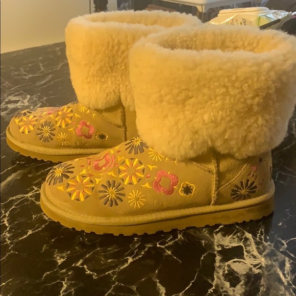 Ugg boots: rare - Picture 1 of 9